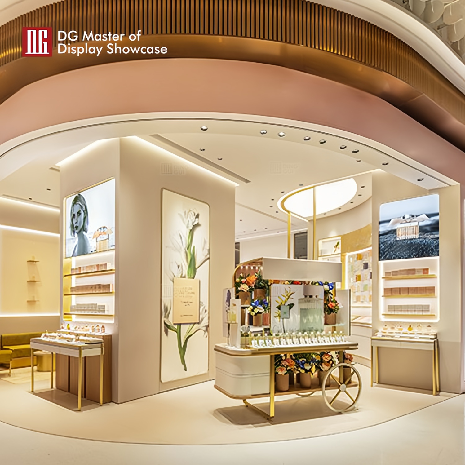 How Glass and Lighting Work Together in Perfume Showcases